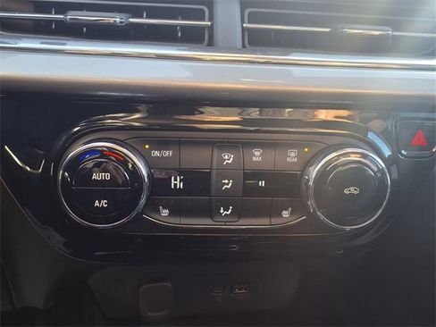 Used 2025 Chevrolet Trax LT w/ LT Convenience Package image 57