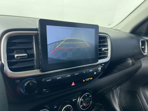 Used 2021 Hyundai Venue SE image 25