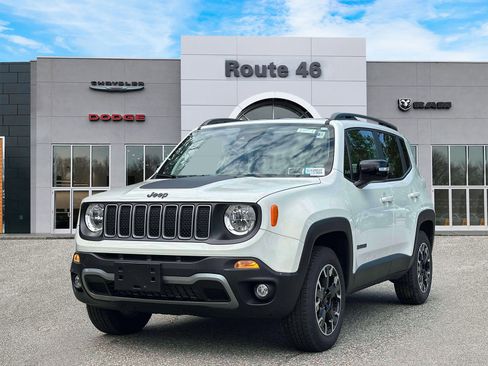 Used 2023 Jeep Renegade Latitude AWD/4WD image 2