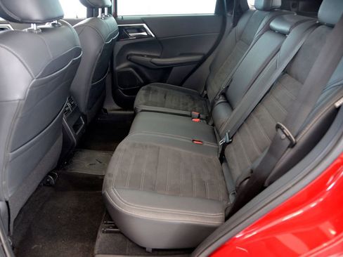 Used 2023 Mitsubishi Outlander SE image 28