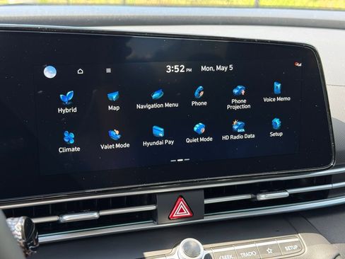 Used 2025 Hyundai Elantra Limited image 33