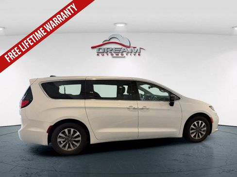 Used 2024 Chrysler Pacifica Limited FWD image 26