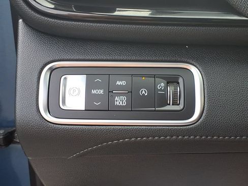 Certified 2025 Buick Enclave Preferred AWD/4WD image 17