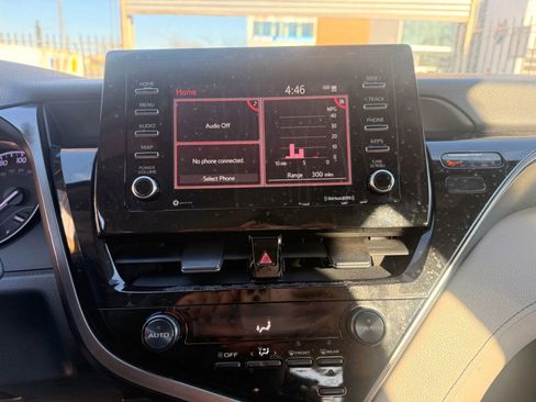 Used 2021 Toyota Camry SE image 19