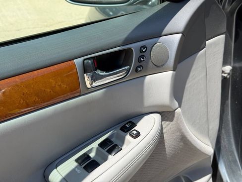 Used 2005 Lexus ES 330 FWD image 11