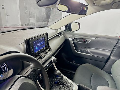 Certified 2022 Toyota RAV4 LE image 4