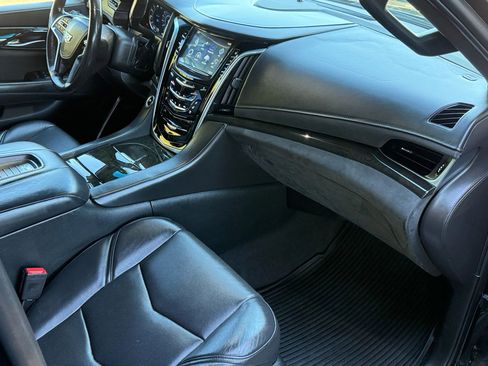 Used 2020 Cadillac Escalade ESV Platinum image 13