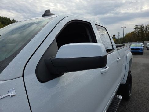Used 2018 GMC Sierra 1500 SLE image 34