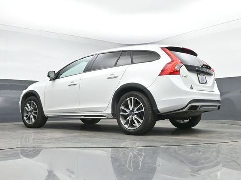 Used 2017 Volvo V60 T5 Cross Country Platinum AWD/4WD image 15
