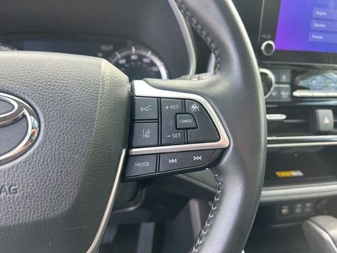 Used 2024 Toyota Highlander XLE image 23