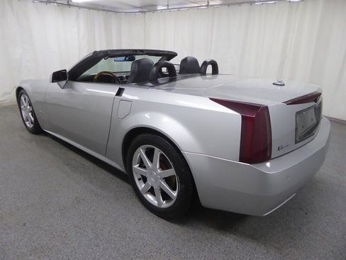 Used 2004 Cadillac XLR RWD image 5