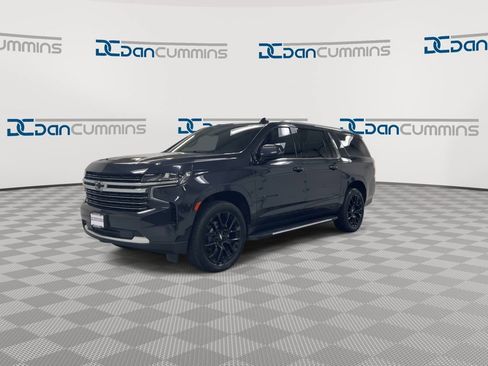 Used 2022 Chevrolet Suburban LT w/ LT Signature Plus Package AWD/4WD image 4