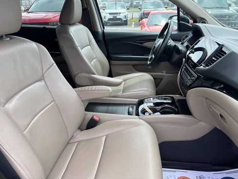 Used 2022 Honda Pilot Touring image 8