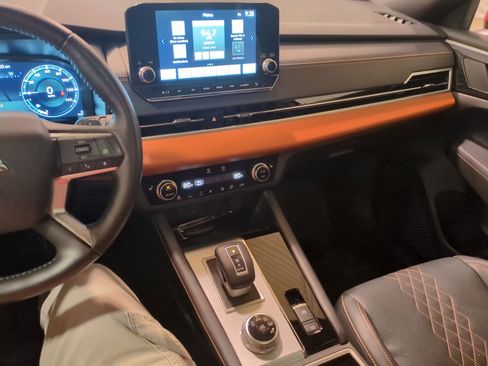 Used 2024 Mitsubishi Outlander SEL image 24