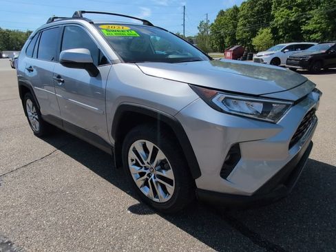 Used 2021 Toyota RAV4 XLE Premium AWD/4WD image 9