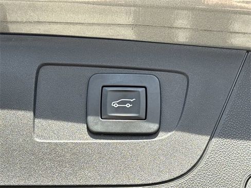 Used 2018 Buick Regal Essence w/ Driver Confidence Package #1 image 18