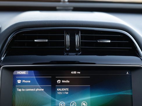 Used 2019 Jaguar XE image 35