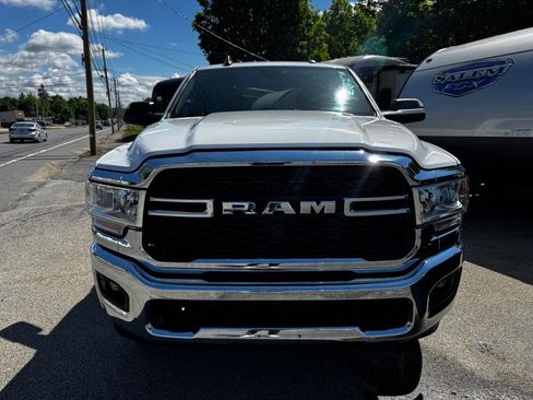 Used 2022 RAM 3500 Tradesman w/ Chrome Appearance Group AWD/4WD image 9
