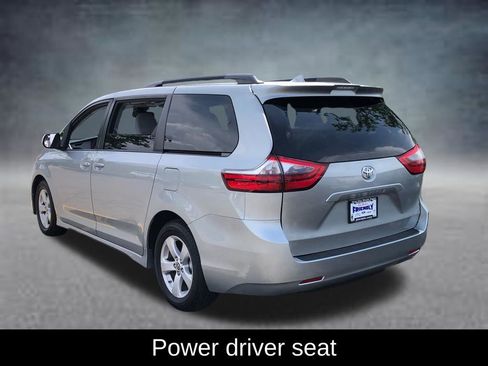 Used 2020 Toyota Sienna LE w/ Carpet Mat Package FWD image 9