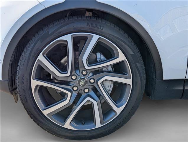 Used 2024 Land Rover Discovery S AWD/4WD image 9