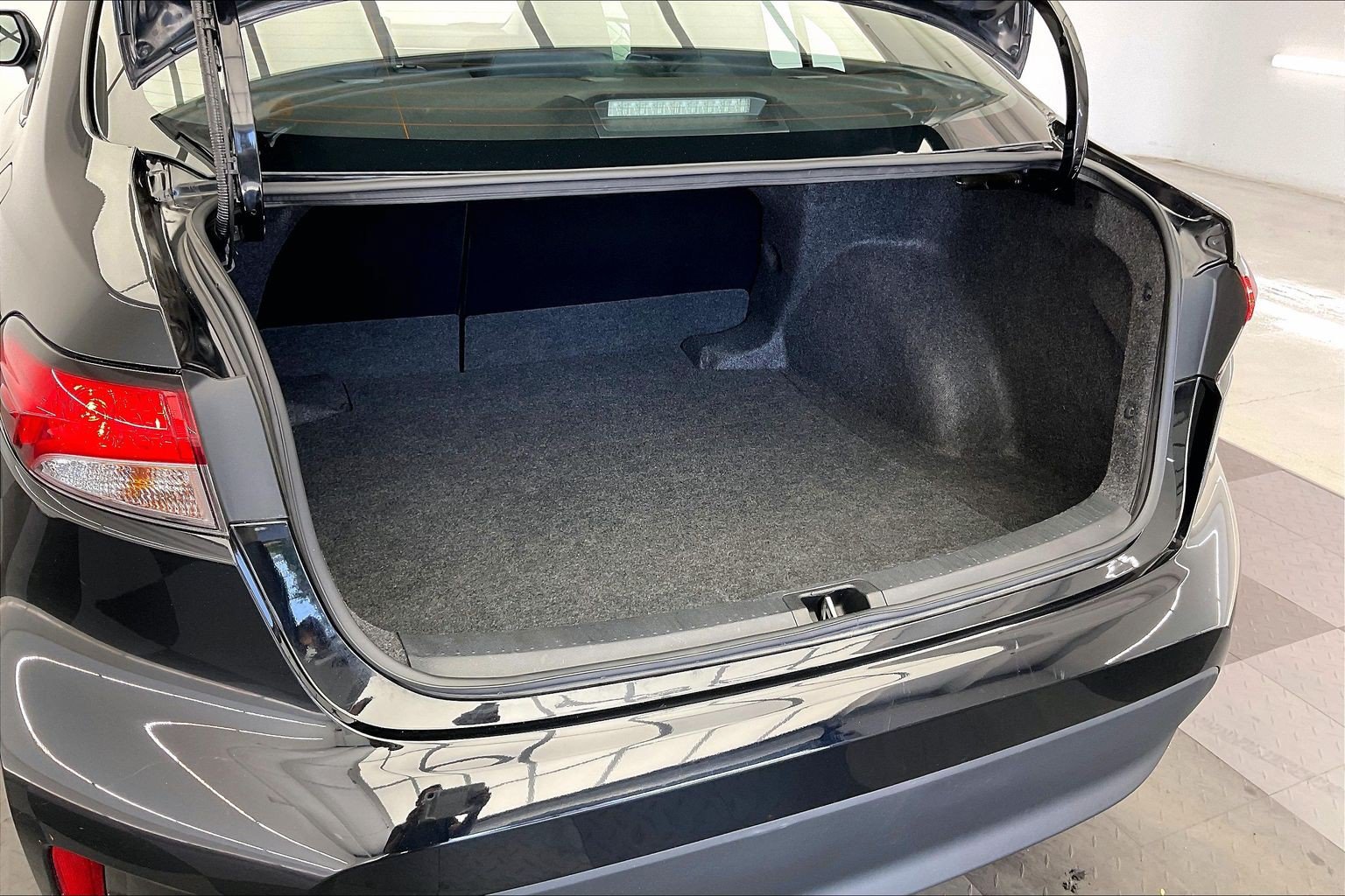 Used 2025 Toyota Corolla LE FWD image 28