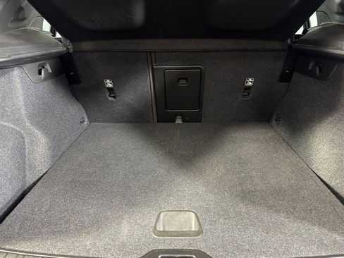 Used 2025 Volvo XC40 B5 Core image 28