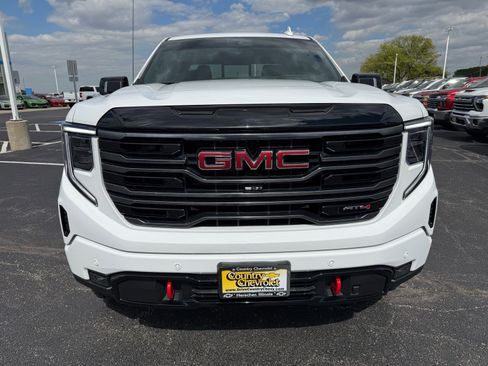 Used 2025 GMC Sierra 1500 AT4 w/ AT4 Premium Package AWD/4WD image 8