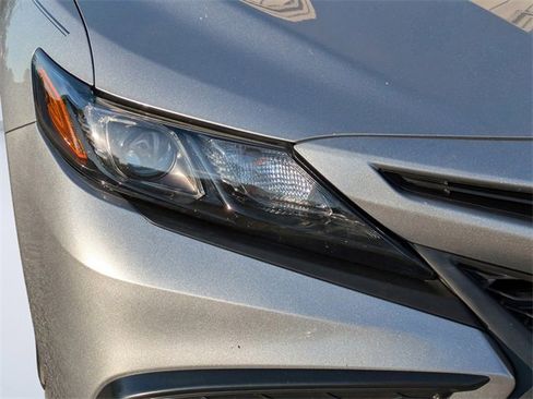 Used 2022 Toyota Camry SE image 9