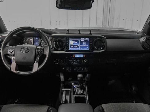 Used 2020 Toyota Tacoma TRD Off-Road w/ Advanced Technology Package image 13