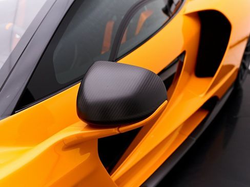 Used 2019 McLaren Senna image 22