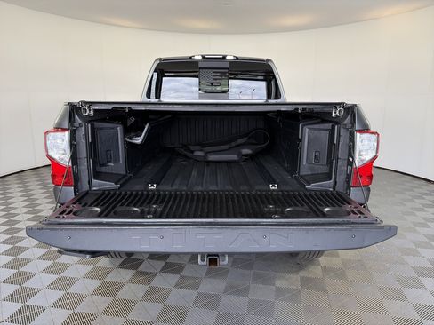 Used 2018 Nissan Titan SL w/ Chrome Package AWD/4WD image 14