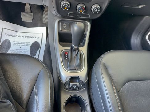 Used 2018 Jeep Compass Latitude FWD image 23