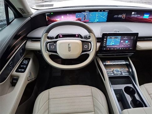 Used 2024 Lincoln Nautilus Reserve w/ Equipment Group 202A image 11