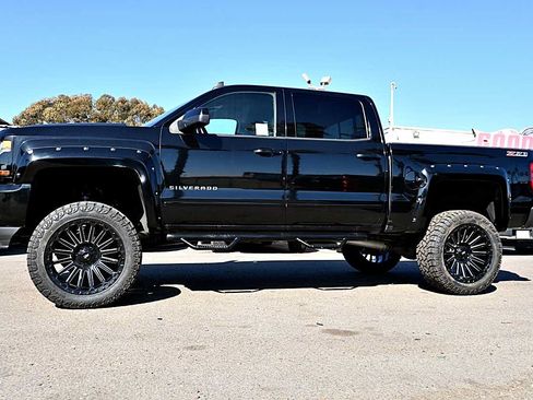 Used 2017 Chevrolet Silverado 1500 LT w/ All Star Edition AWD/4WD image 4