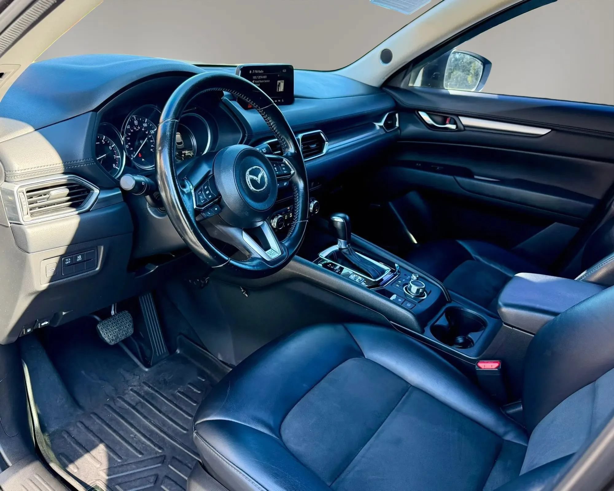 Used 2018 MAZDA CX-5 Touring w/ Preferred Equipment Package FWD image 12