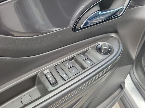 Used 2022 Buick Encore Preferred FWD image 24