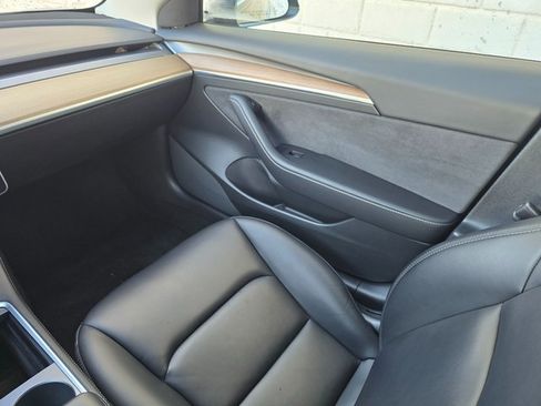 Used 2021 Tesla Model 3 Standard Range Plus image 30