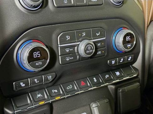 Used 2022 Chevrolet Silverado 1500 High Country w/ Technology Package image 19