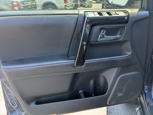 Used 2020 Toyota 4Runner TRD Off-Road Premium AWD/4WD image 15