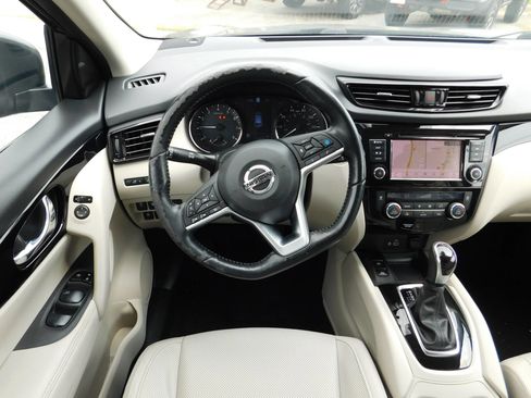 Used 2021 Nissan Rogue Sport SL FWD image 12