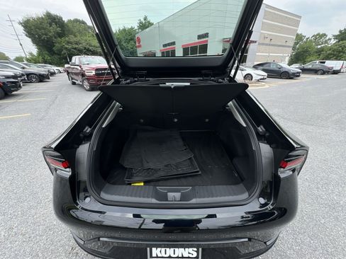 Used 2025 Toyota Prius XLE AWD/4WD image 24