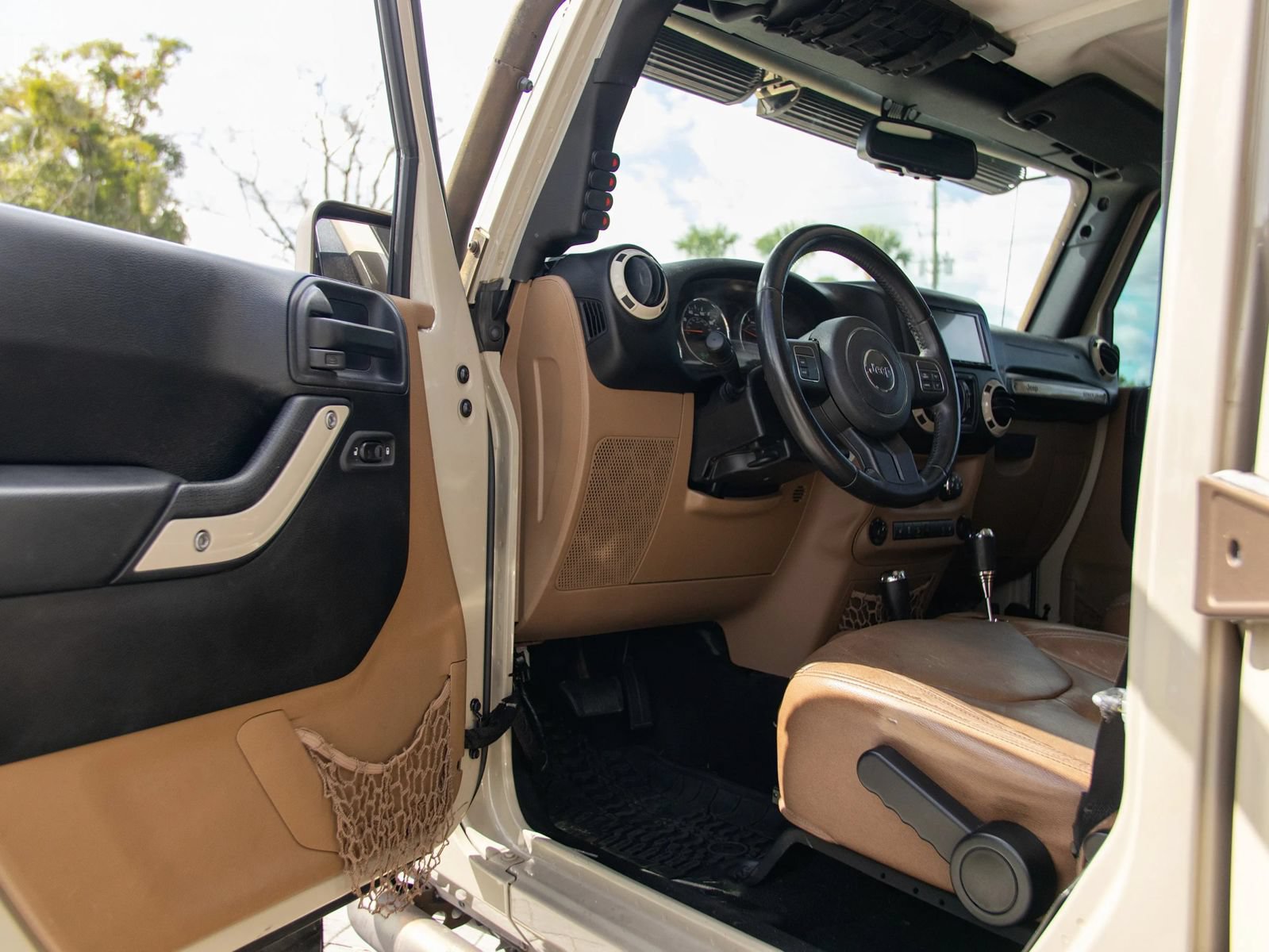 Used 2017 Jeep Wrangler Unlimited Sahara AWD/4WD image 17