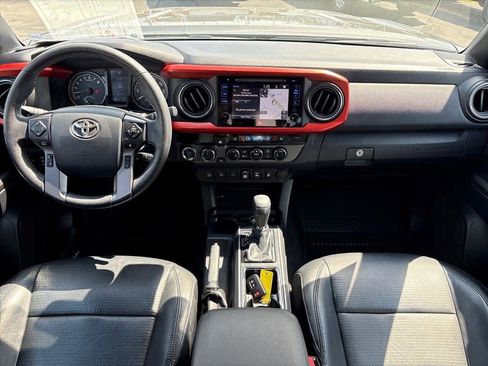 Used 2018 Toyota Tacoma TRD Off-Road image 10