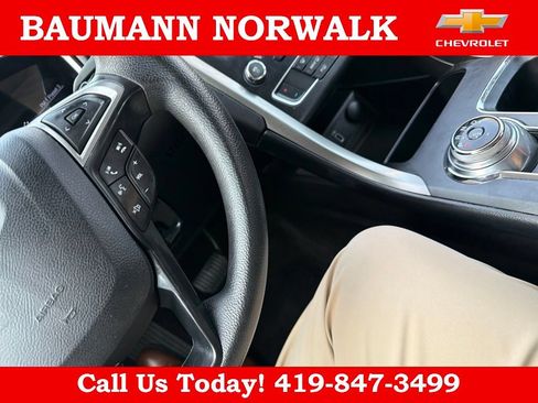Used 2017 Ford Fusion SE w/ Fusion SE Technology Package FWD image 35