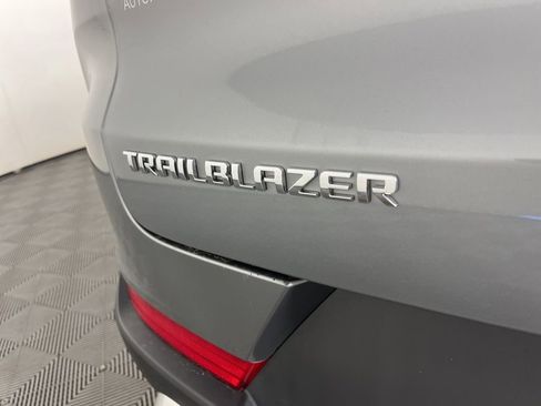 Used 2023 Chevrolet TrailBlazer LT image 3