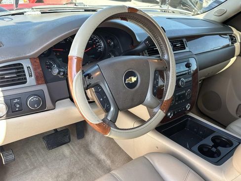 Used 2011 Chevrolet Tahoe LT w/ Luxury Package AWD/4WD image 2