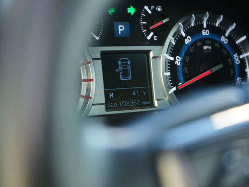 Used 2018 Toyota 4Runner TRD Off-Road image 10