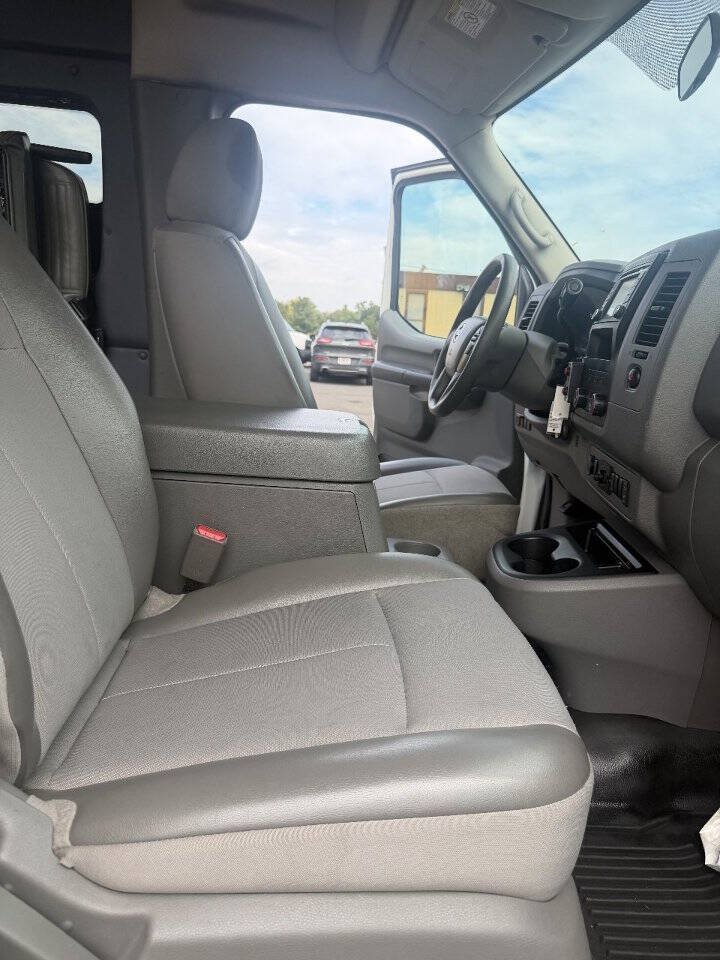 Used 2017 Nissan NV 2500 SV w/ Technology Package RWD image 5