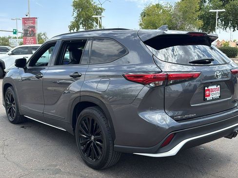 Used 2023 Toyota Highlander XSE FWD image 6