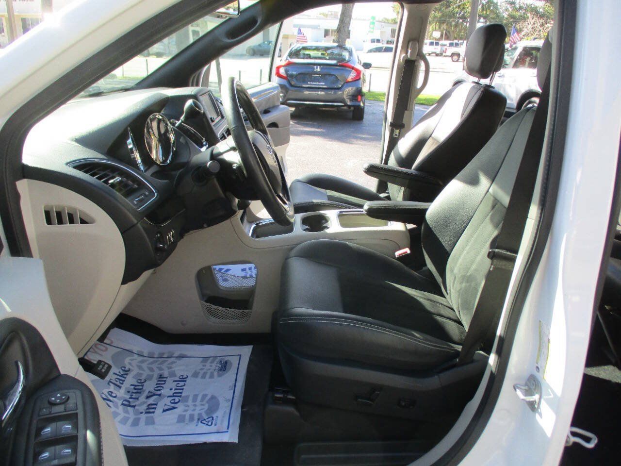 Used 2018 Dodge Grand Caravan SXT w/ Driver Convenience Group FWD image 10